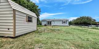 A cozy 3-bedroom, 2-bathroom home nestled on a corner lot Gallery 22