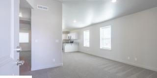 Charming 2 Bedroom End Unit Condo - Pet Friendly! Gallery 1