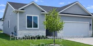 835 Southeast Booth Avenue Gallery 1