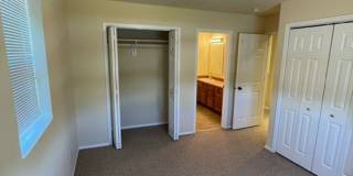 2 Bedroom 1 1/2 Bathroom - Close to Campus - Centrally Located Gallery 31