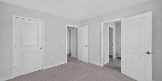 Living in Laurel Park Gallery 17