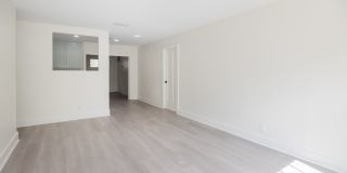 Minutes from Downtown and Blocks from St Edwards - Charming single-story Home Gallery 5