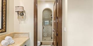 16 Shore Walk Gallery 49