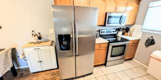 Annual furnished/Seasonal/short term 2 bedroom 1 1/2 bath top floor, renovated condo near Siesta Key! Gallery 8