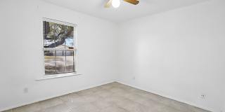 Charming 3 Bedroom in Pipers Meadow Gallery 10