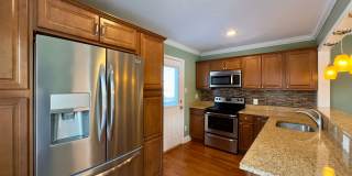 Charming 3Bed/1.5Bath Townhouse in Carney Gallery 7
