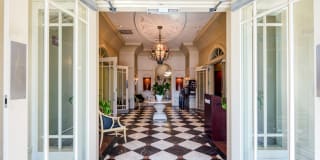 The Cosmopolitan Apartments Gallery 21