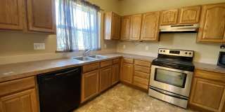 Spacious 4 bed 3.5 Bath in Maple Hill! Gallery 9