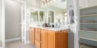 Beautiful Large Furnished Home w/A Pool Gallery 26