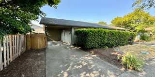 Pet Friendly Duplex In South Corvallis Gallery 1