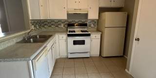 Spacious 4-plex in Central Location Gallery 10