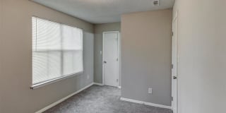 Hub at 934 Apartments Gallery 21