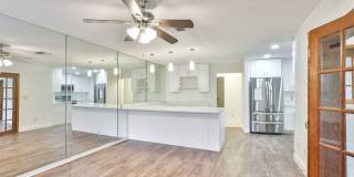 3 Beds 2 Baths Home with Jacuzzi & 2-Car Garage in Clearwater! Gallery 16