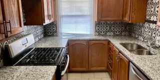 Large 2 bed 1 bath Duplex in Dundee! Gallery 13