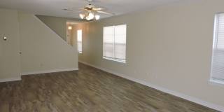 Centrally located with easy access to bases & shopping! Gallery 6