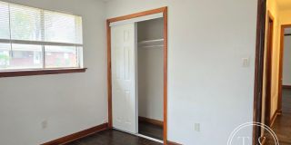 Charming 3-bedrooms/1-bath home in LaRoche Park Gallery 24