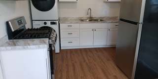 3 Bedroom, 1 Bathroom Home! Schedule a Showing Soon! Gallery 3