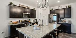 Beautiful 5 Bed Home in Raindance Gallery 21