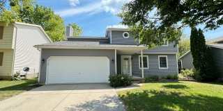 Beautiful 4 Bedroom Home in Bloomington! Gallery 1