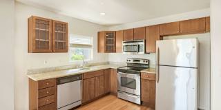 Beautiful 2 Bed Townhome Conveniently Located In Seattle! Gallery 9