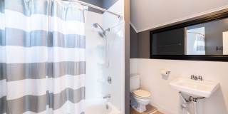 Cute Downtown 2 Bedroom House with Garage & Fenced Yard - Dogs Welcome Gallery 11