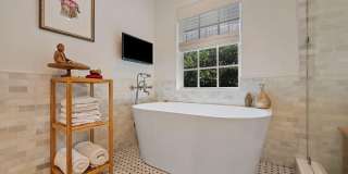 302 NW 16th Street Gallery 31