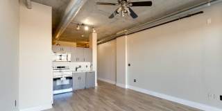 Excellent and newly refreshed Uptown 8th floor condo in the Courtside complex. Gallery 10