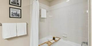 The Edge at Midtown Gallery 11