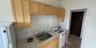 1-bed in Downtown Winchester next to the commuter rail Gallery 1