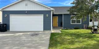 Spacious 4-Bedroom Home in the Heights with 2-Car Garage Gallery 1