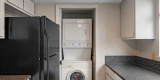 Cobblestone Townhouse - End unit close to parking Gallery 25