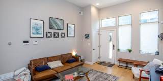 1815 INGERSOLL Street Gallery 11