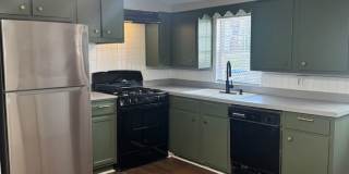 Charming Highlands Home | Sunroom, Off-Street Parking Gallery 4