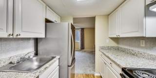 Updated 3+2.5 End Unit w/ 2 PARKING SPACES Gallery 3