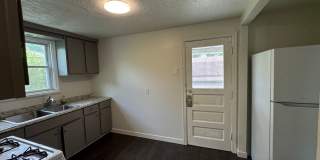 Available NOW! 4 Bed1Full Bath House Gallery 1