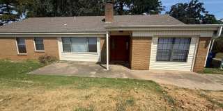 Large 4 bedroom 2 bath home Gallery 1