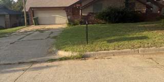 Beautifully updated home in a quiet Yukon neighborhood! Gallery 1