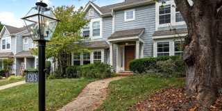 3203 Gateway Circle- 3 Bedroom. 2.5 bath Townhome in an Excellent Location! Gallery 1