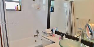 61 Collins Ave Gallery 16