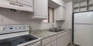 3 Bedroom Townhouse with a 2 car garage and a middle courtyard area Gallery 16