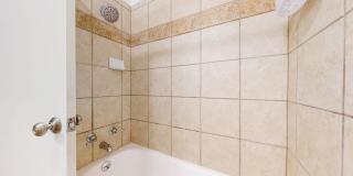 Stunning 3 bed/2 bath home available now Gallery 28