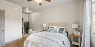 Lake Villas Apartments Gallery 9