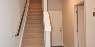 Gorgeous luxury 2BD/2.5BA M'boro townhome w/garage, washer/dryer, across from MTSU! Gallery 3
