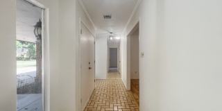2604 Northeast Garden Lane Gallery 3