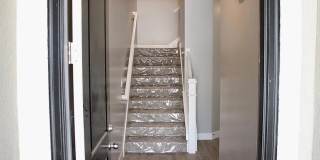 ✨ Beautiful 4 Bed / 2.5 Bath Townhome in The Exchange – Lehi Gallery 3