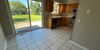 3 Bed, 1.5 Bath with Spacious Backyard! Gallery 6