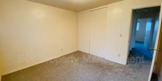 1913 Hoxie Ave Gallery 9