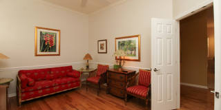** THE VINEYARDS SEASONAL ** 2 BED PLUS A DEN\2 BATH 2ND FLOOR COACH HOME READY FOR YOU ** VACATION READY HOME ** Gallery 31