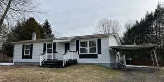 Charming 3BR House in East Stroudsburg Gallery 1
