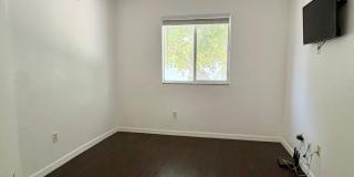 Cozy 3/2.5 Townhome in Convenient Location Gallery 11